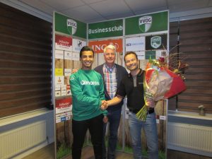 Qimarox sponsor trainingstenue van Harderwijks voetbalteam VVOG2